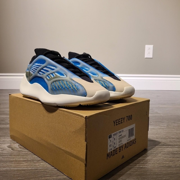 YEEZY 700 V3: Azareth by Adidas/Ye - Picture 2 of 4